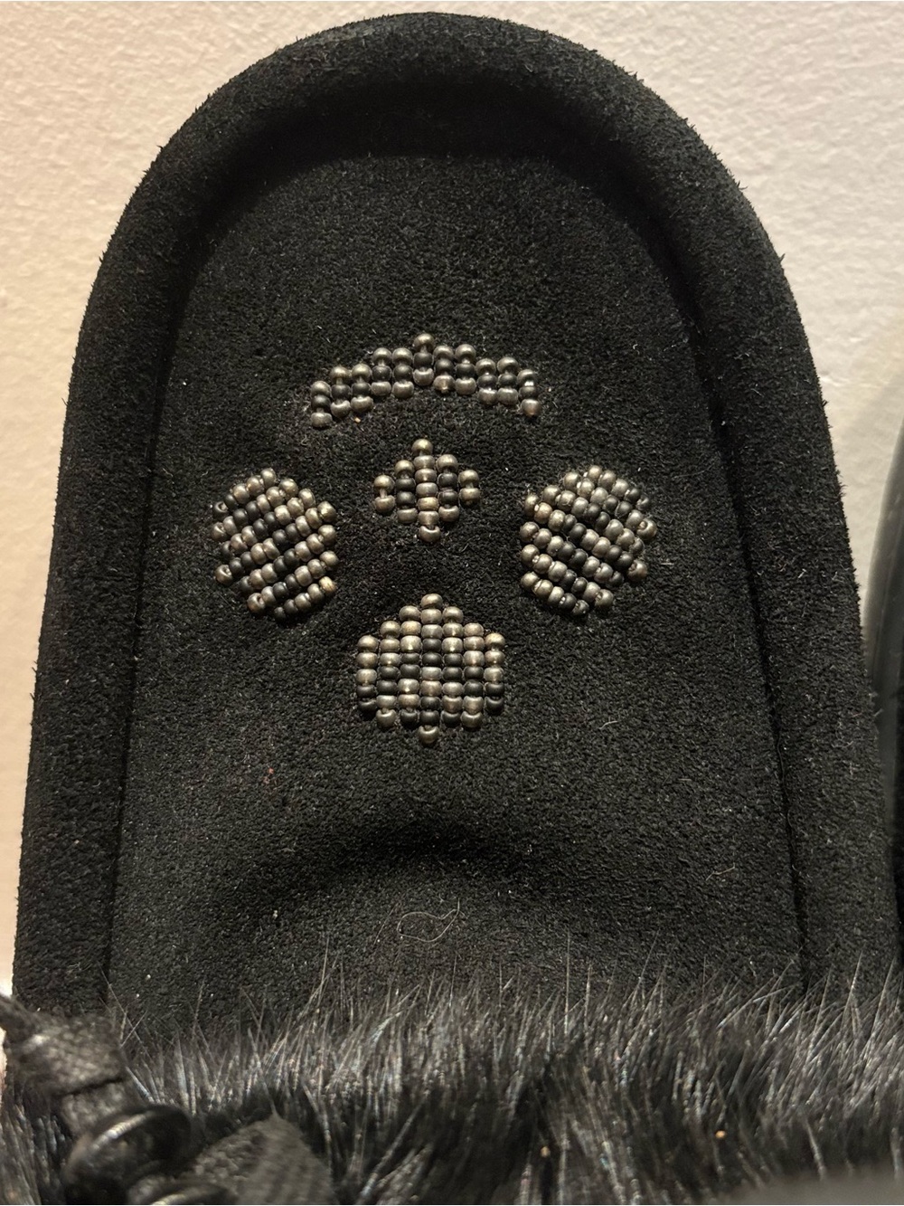 Manitobah Mukluks Keewatin Ankle Boots Black Suede Fur Bear Paw Beaded Design - Picture 6 of 9